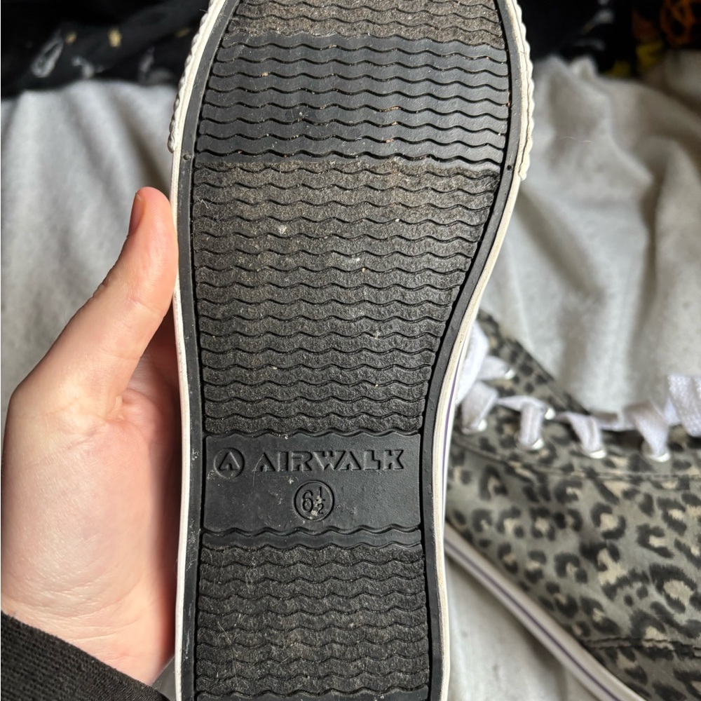 Women's size 6 Airwalks - Picture 2 of 3